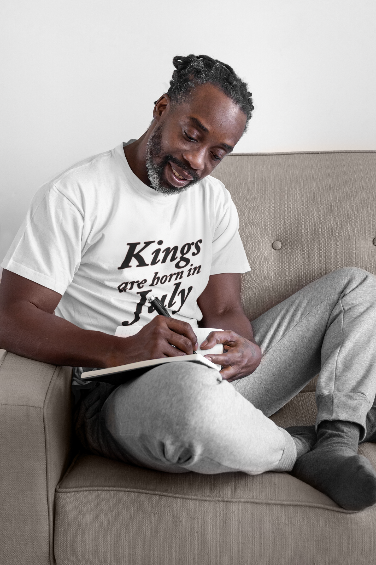 KINGS ARE BORN IN JULY MEN'S T-SHIRT Pictures Forever